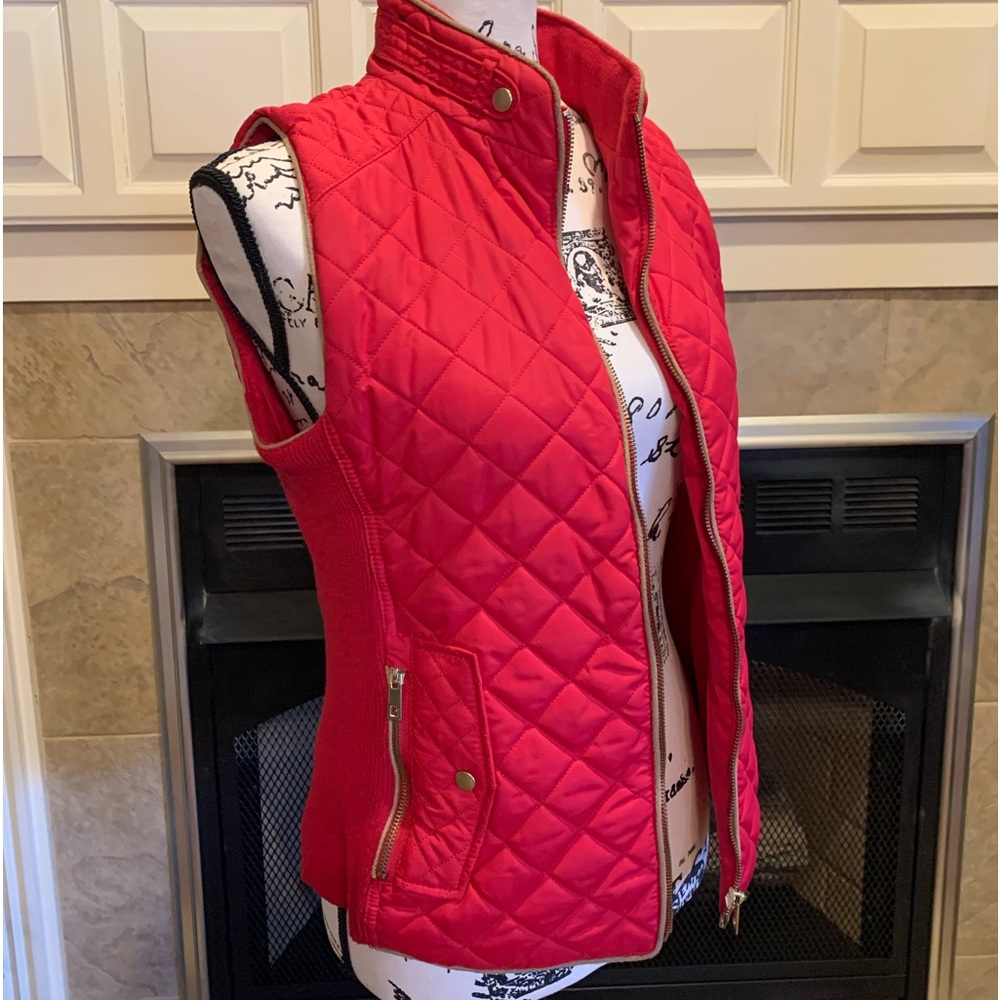 C’esstoi size medium red vest. Like new, worn once.